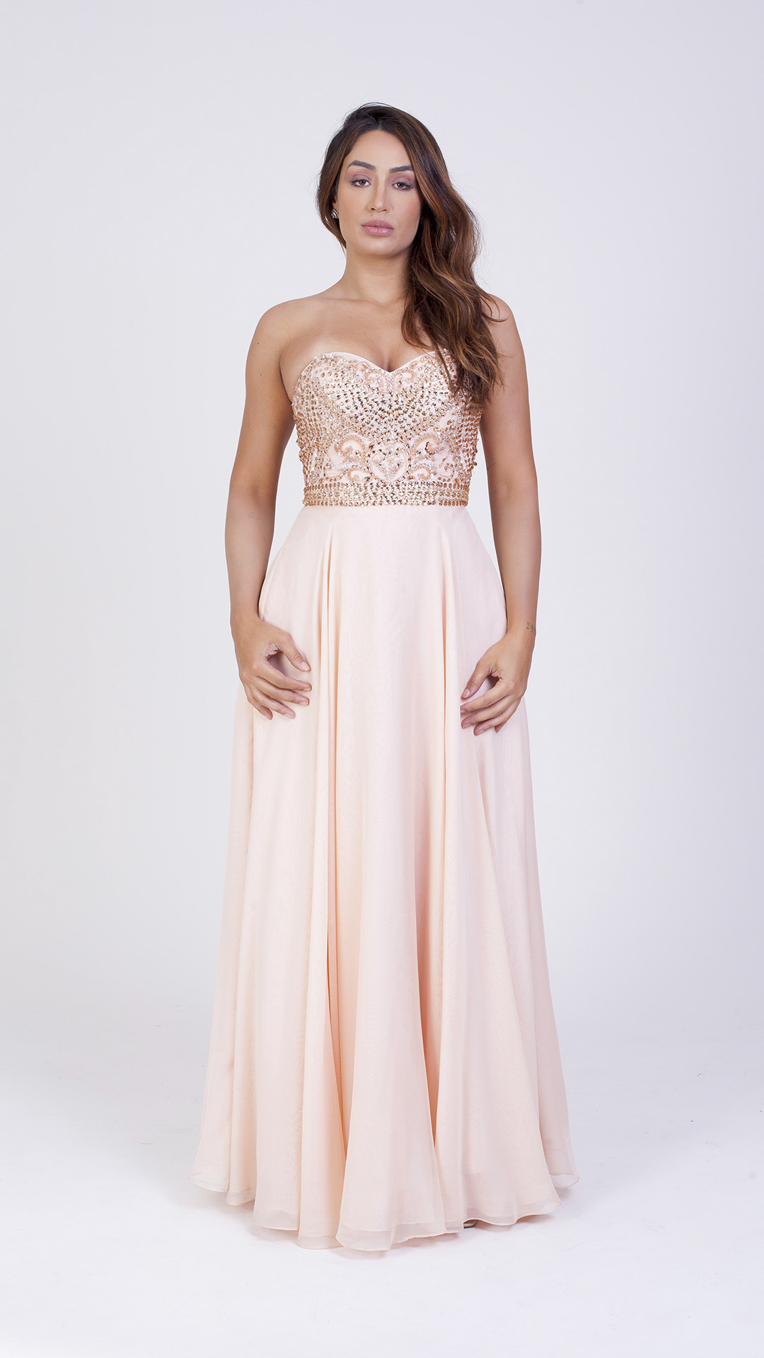 VESTIDO LONGO VOAL T.Q.C COM PEDRAS NO BUSTO