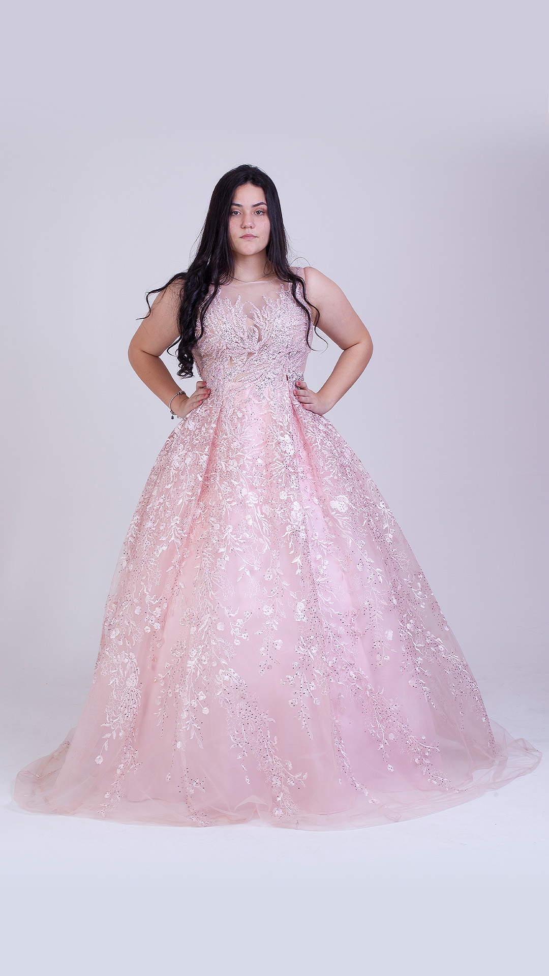 VESTIDO LONGO COM SAIA BORDADA E PEDRARIA