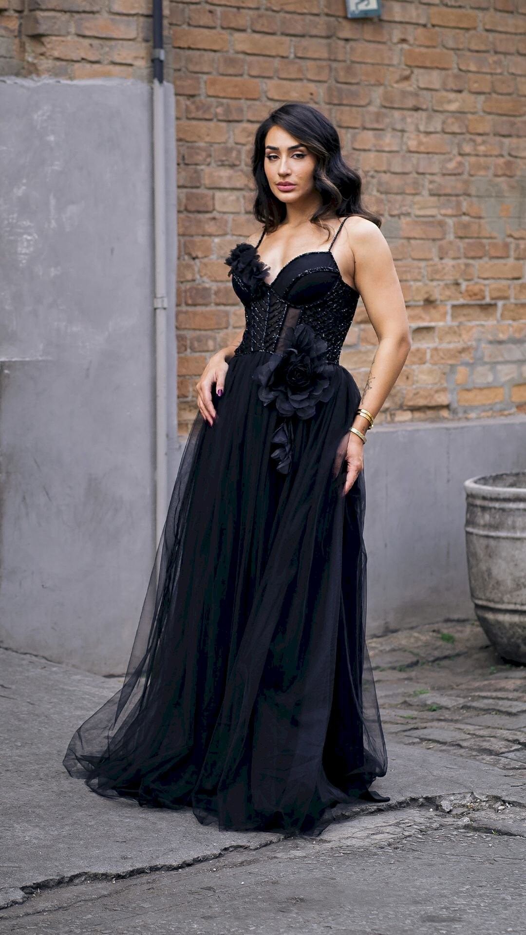 VESTIDO LONGO DE TULE BUSTO BORDADO DE ALÇAS