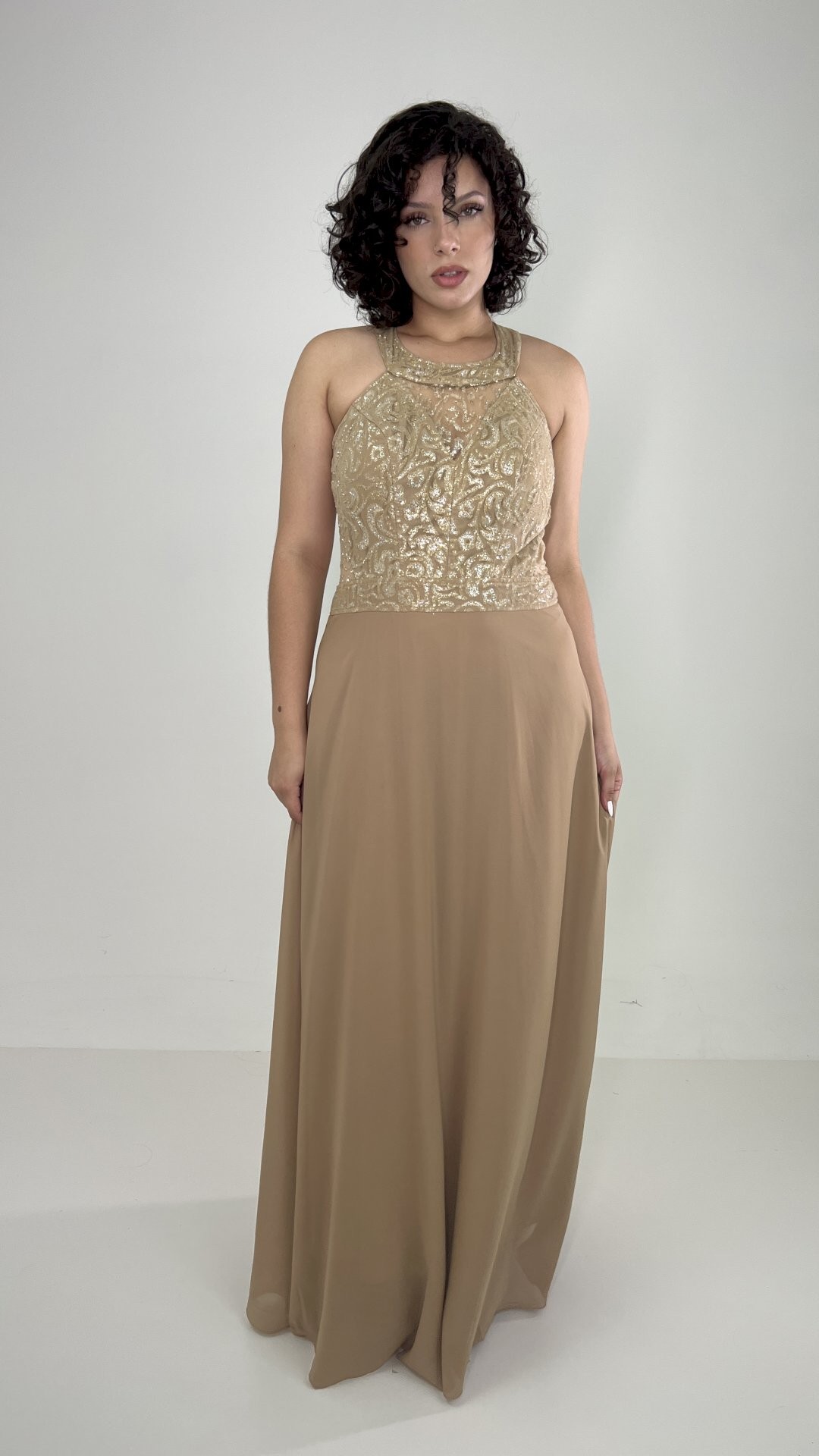 VESTIDO LONGO VOAL GOLA ALTA COM GLITER
