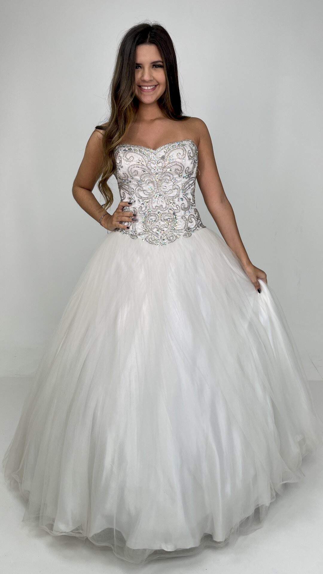 VESTIDO LONGO DE TULE T.Q.C COM PEDRAS NO BUSTO
