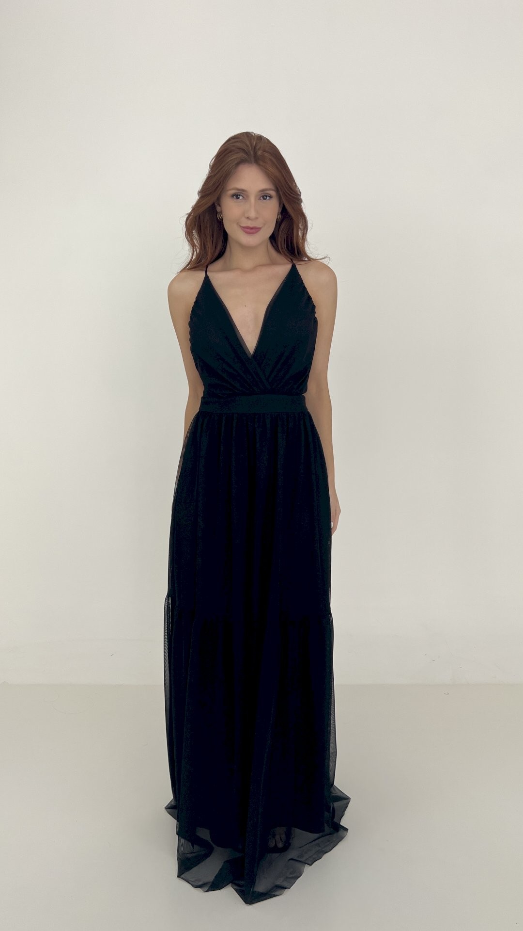 VESTIDOS LONGO DECOTE V COM AMARRAÇÃO NAS COSTAS .
