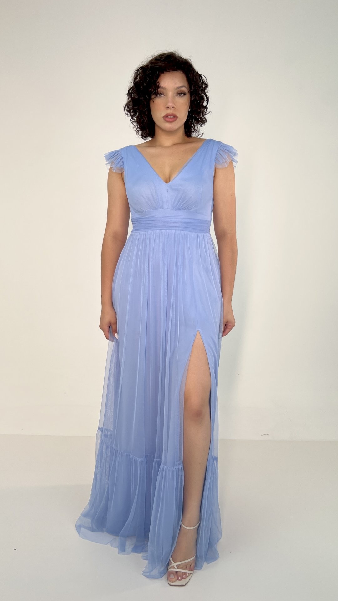 VESTIDO LONGO DE TULE COM MANGUINHA E FENDA
