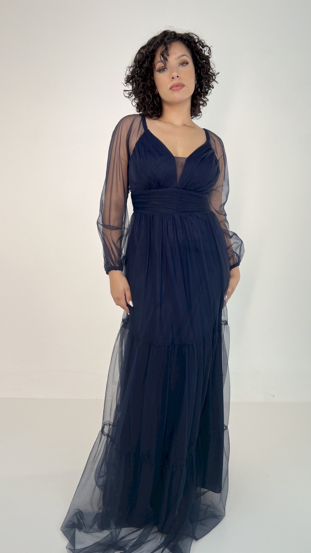 VESTIDO LONGO DE TULE MANGA LONGA