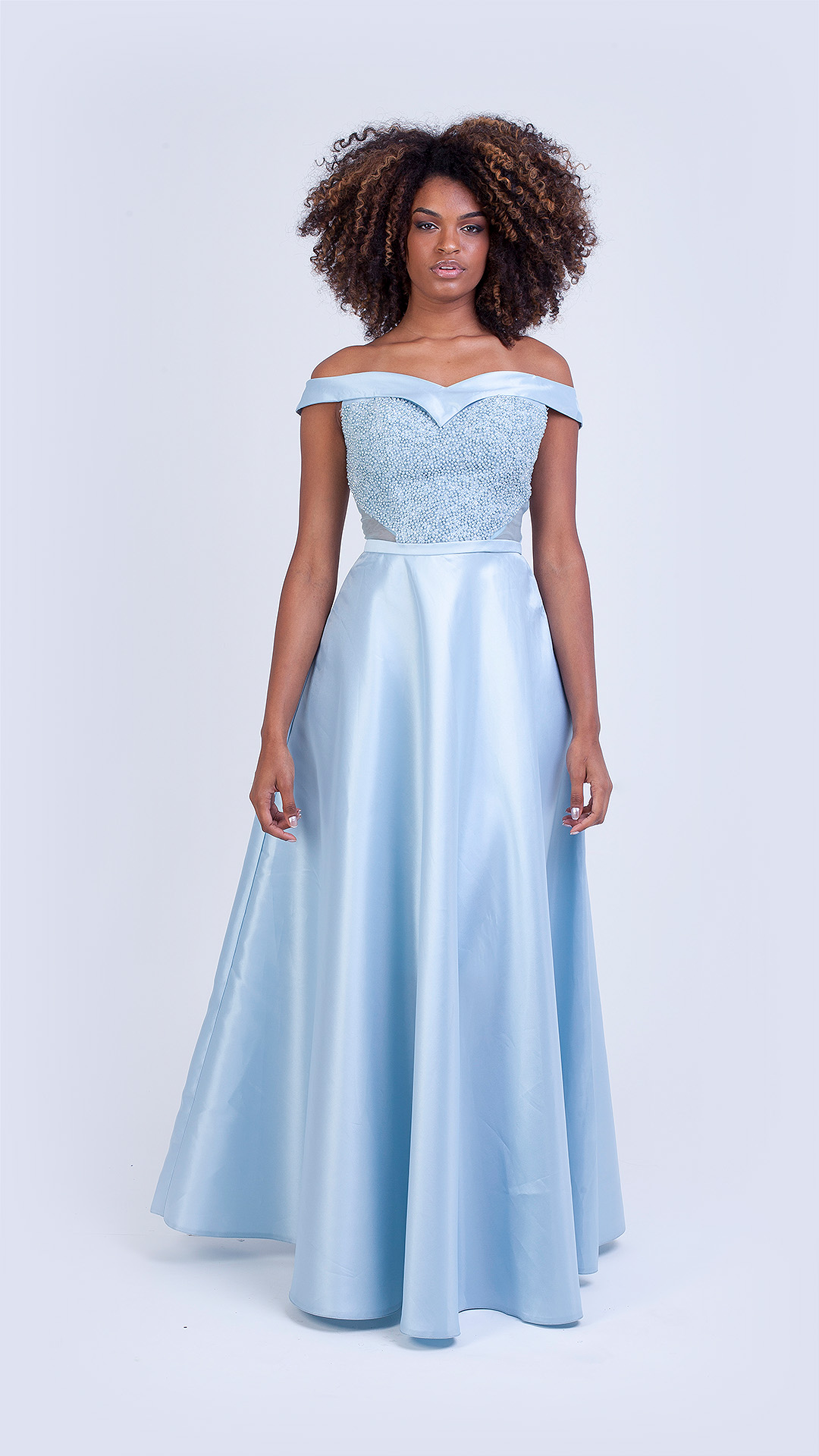 Vestido de festa com sales decote